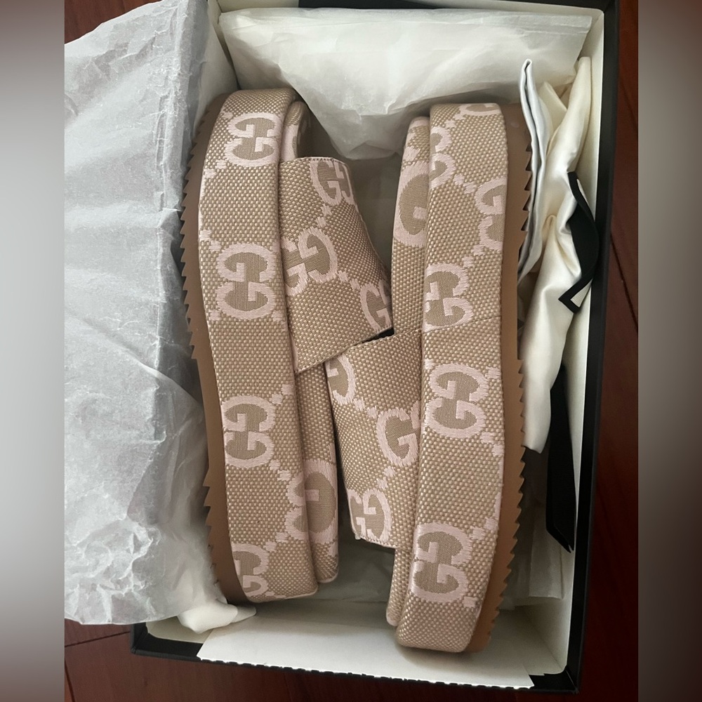 Gucci Tan and Cream Logo Sandals - Picture 2 of 7